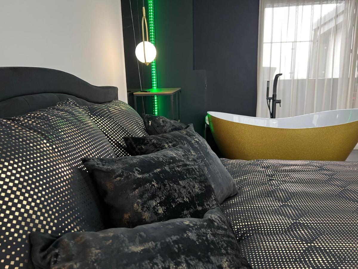 Apartament Premium Ze Zlota Wanna W Sypialni Widok Na Morze Dyskretny Taras Z Lozkiem - Baltyckie Sarbinowo 18 Dış mekan fotoğraf