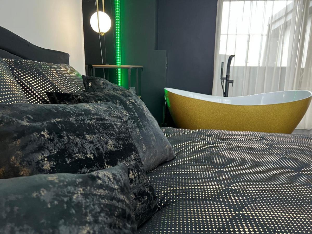 Apartament Premium Ze Zlota Wanna W Sypialni Widok Na Morze Dyskretny Taras Z Lozkiem - Baltyckie Sarbinowo 18 Dış mekan fotoğraf